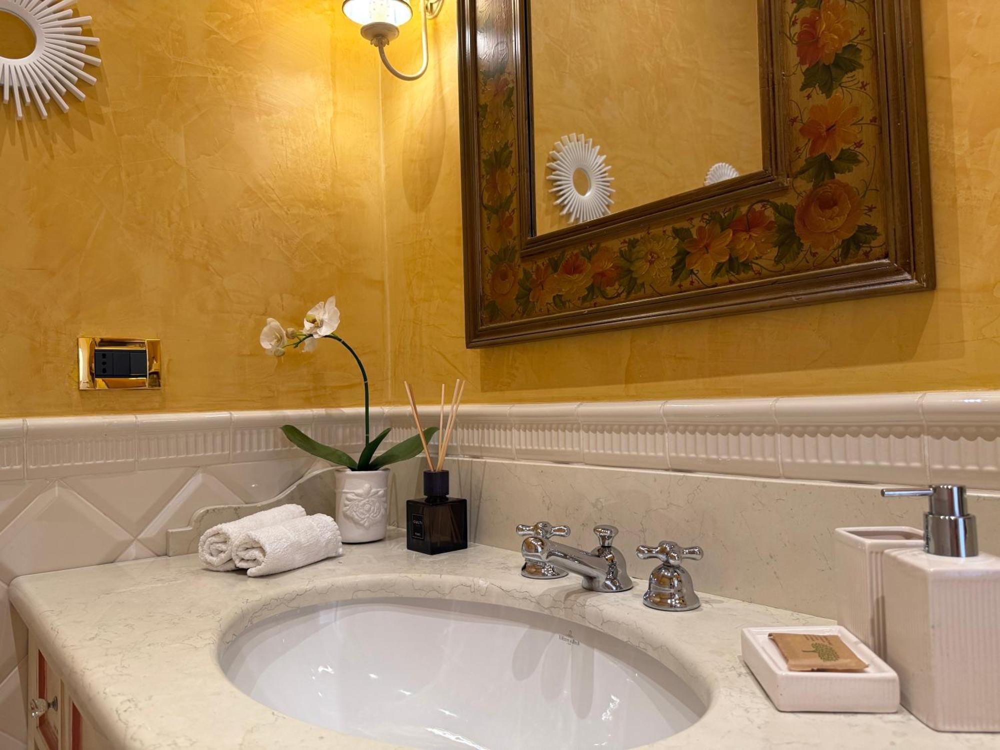 Belle Ile Lake View Suite Cadenabbia Exterior foto